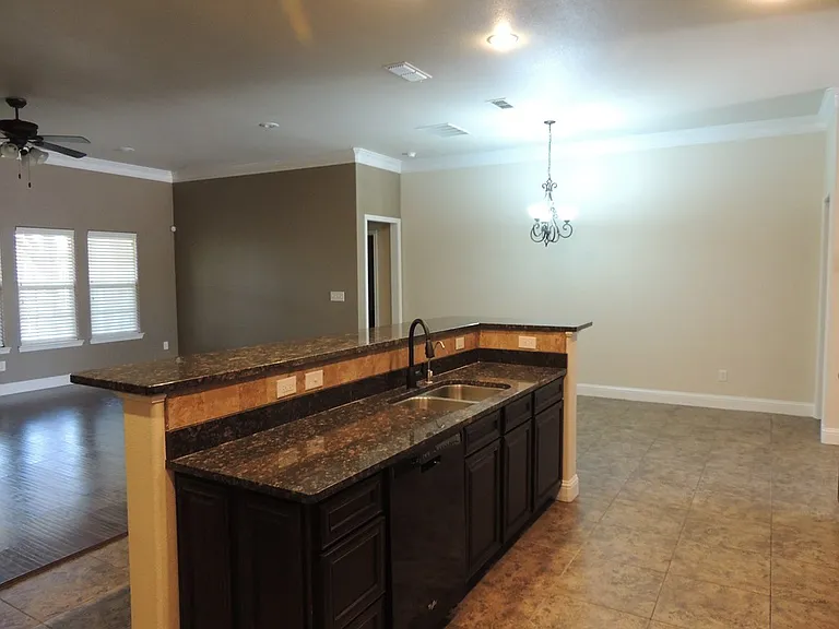 5706 Champions Dr — Photo 44