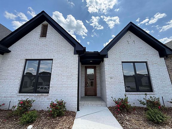 2nd image of 209 Edgewood Cir