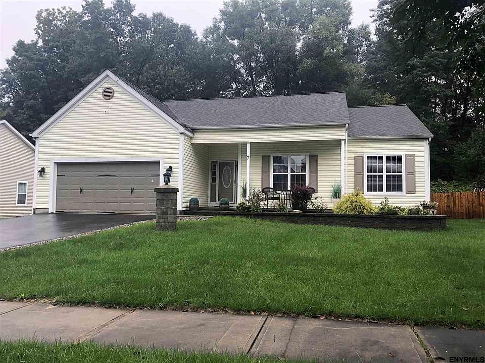 1st image of 7 Evergreen Dr