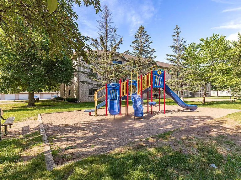 Woodland Park Apartments — Photo 40