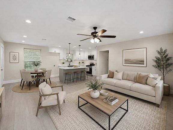 4th image of 10521 Chesterfield Dr