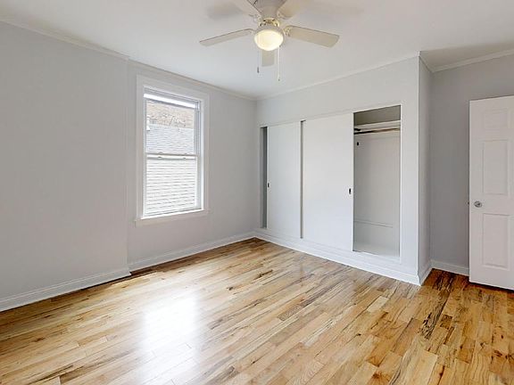 5th image of 5010 W Oakdale Ave