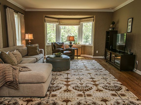 2nd image of 1109 E Circle Dr