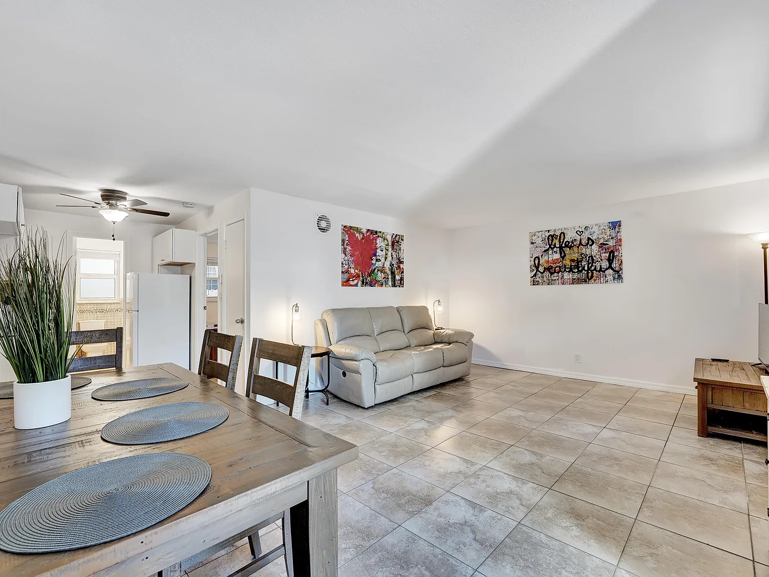 1 bed, 1.0 bath, 1950 sqft, $1,750 — Photo 3