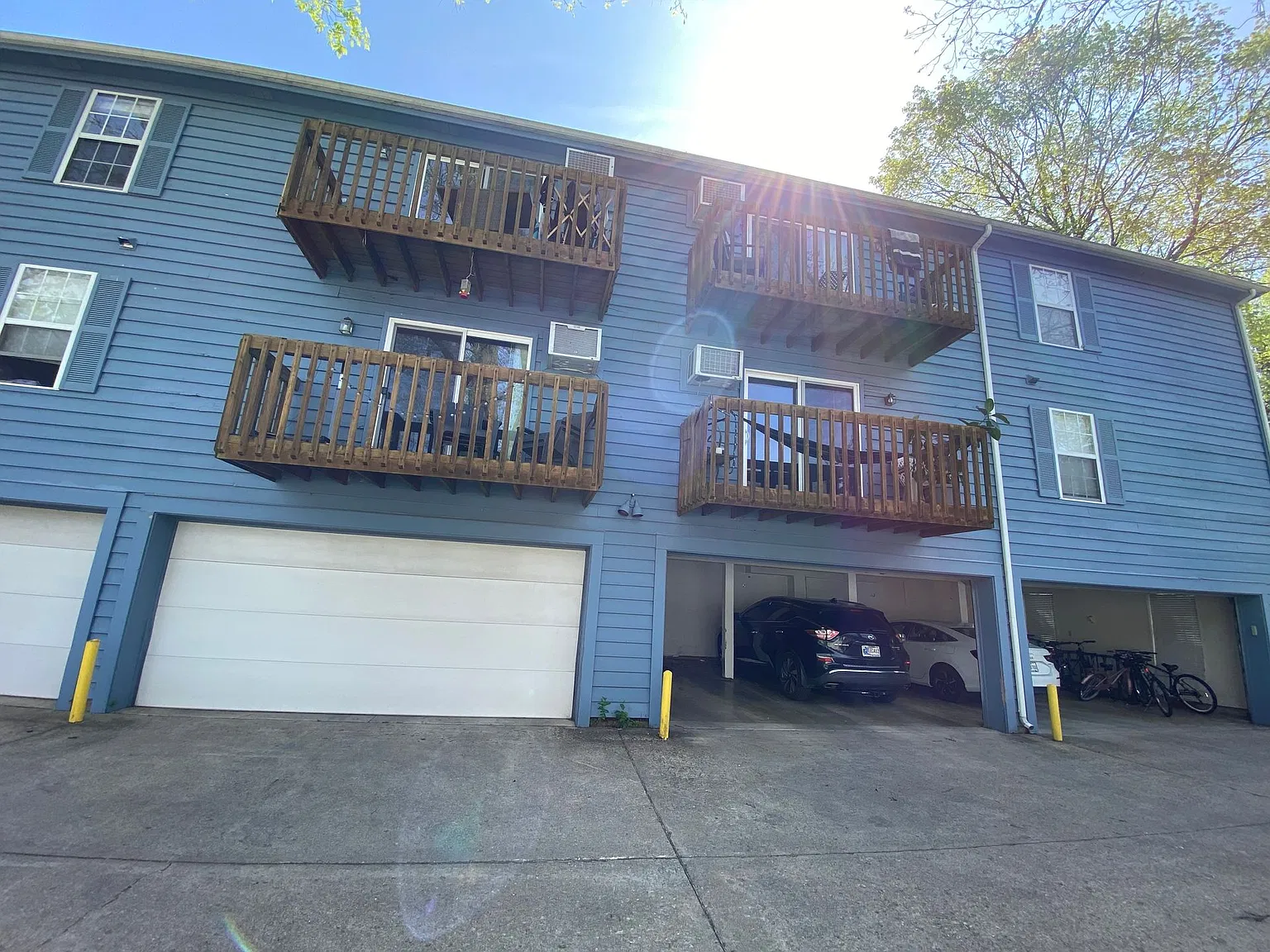 Dodge Street Apartments — Photo 4