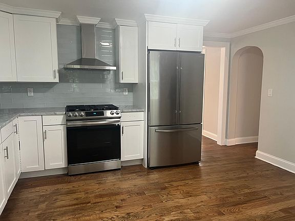4th image of 530 W Main St APT 1