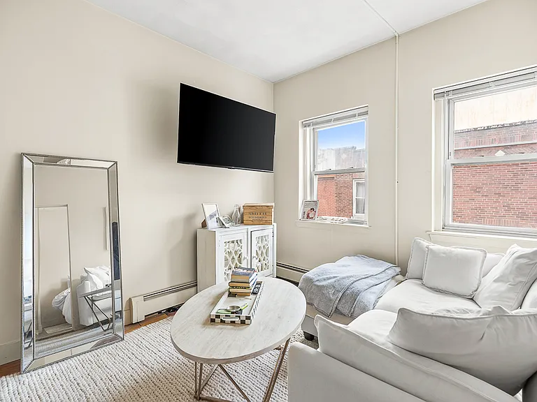 4 Baldwin Pl #4 — Photo 1