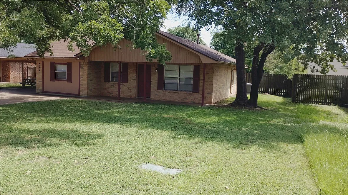 4 bed, 1284 sqft, $1,550 — Photo 4