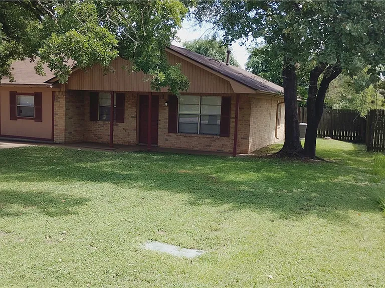 3203 Heatherwood Dr — Photo 4