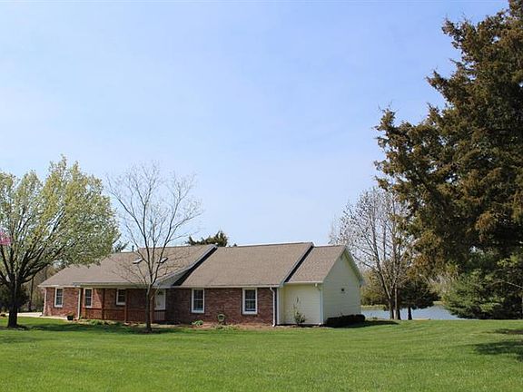 2nd image of 8143 N Hickory Dr