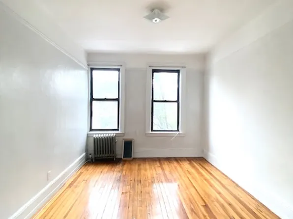 32-16 Broadway image 3 of 9