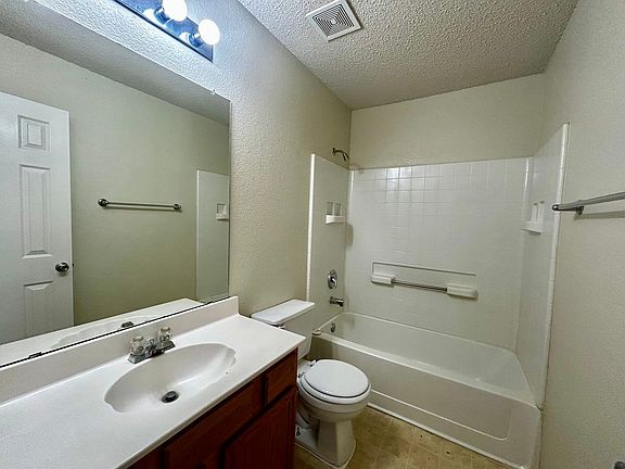 2nd image of 909 Meadowlark Dr