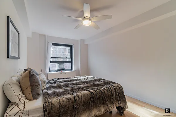 Sold by R New York | media 23