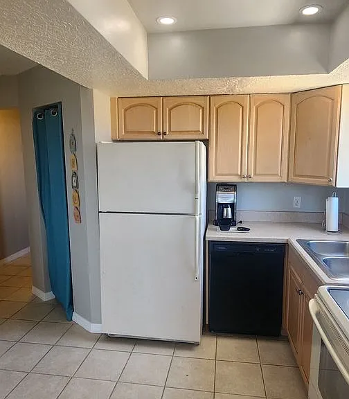 8208 Presidential Ct — Photo 17