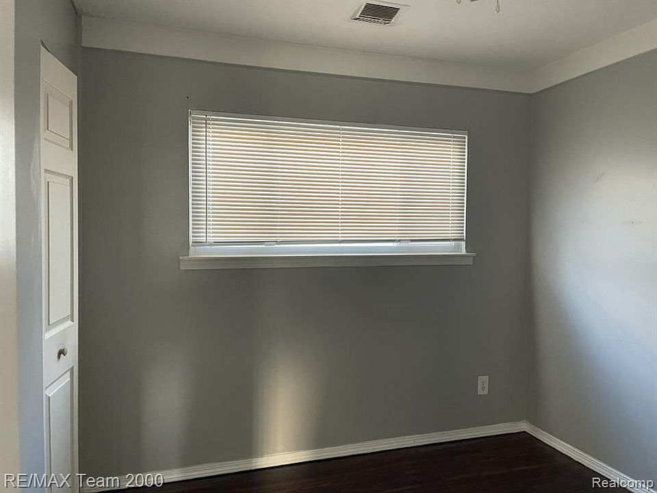 21746 Powers Ave, photo 9
