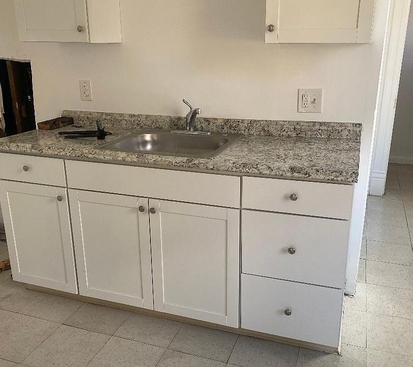2nd image of 628 N 6th St APT 2