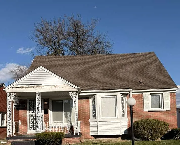 9054 Grandville Ave — Photo 1