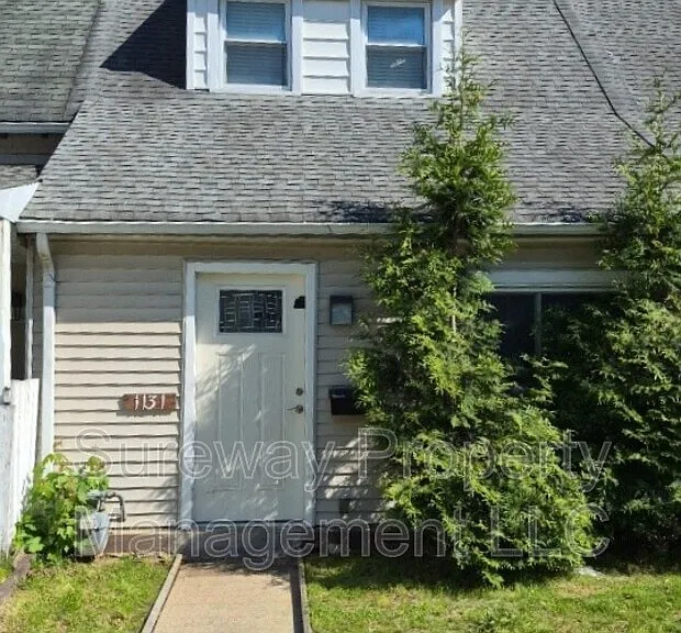 1131 Sterling Ave — Photo 1
