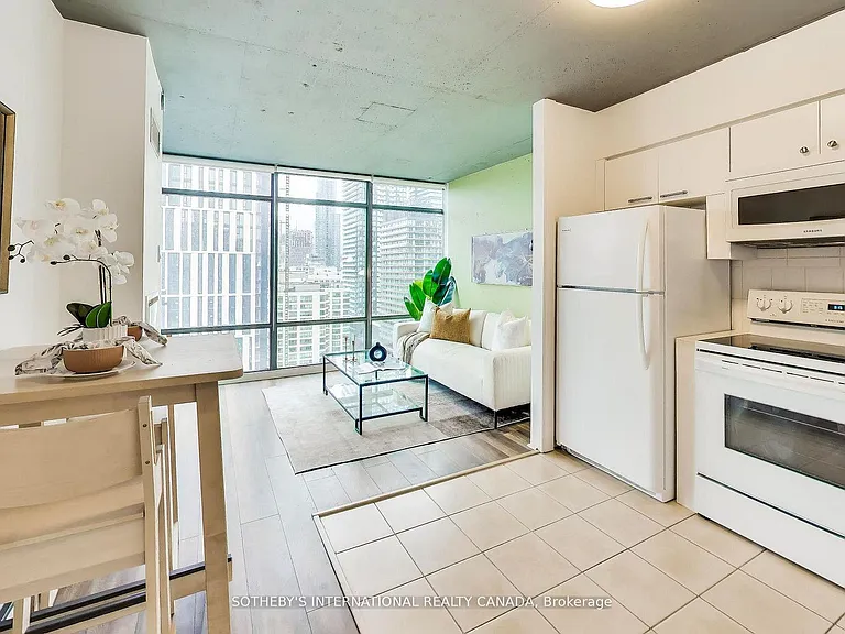 22 Wellesley St E #2002 — Photo 4