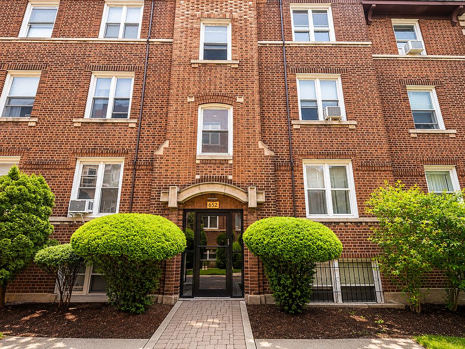 1st image of 652 W Oakdale Ave APT 1N