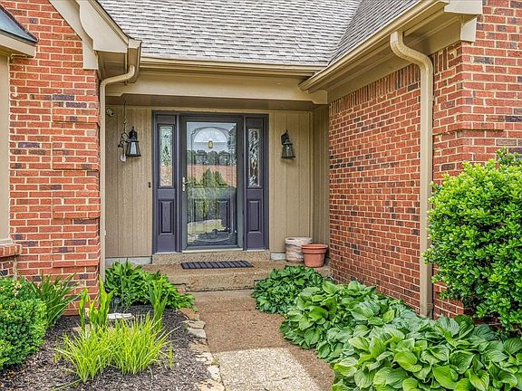 3rd image of 888 Waif Woods Ln