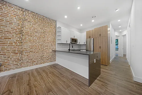 146 Jefferson Ave #4 Photo 1
