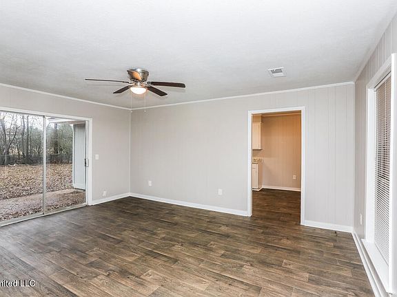 3rd image of 5062 Oak Creek Dr