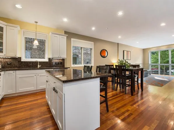 1061 N Marshfield Ave #1, Chicago, IL 60622