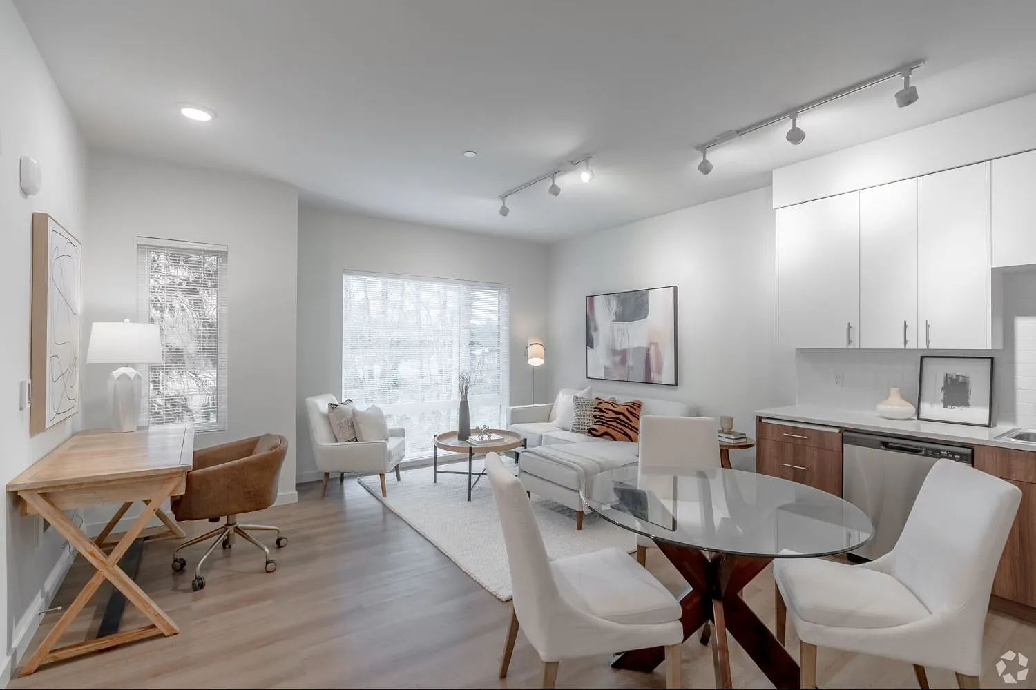 Paramount 1 Apartments — Photo 2