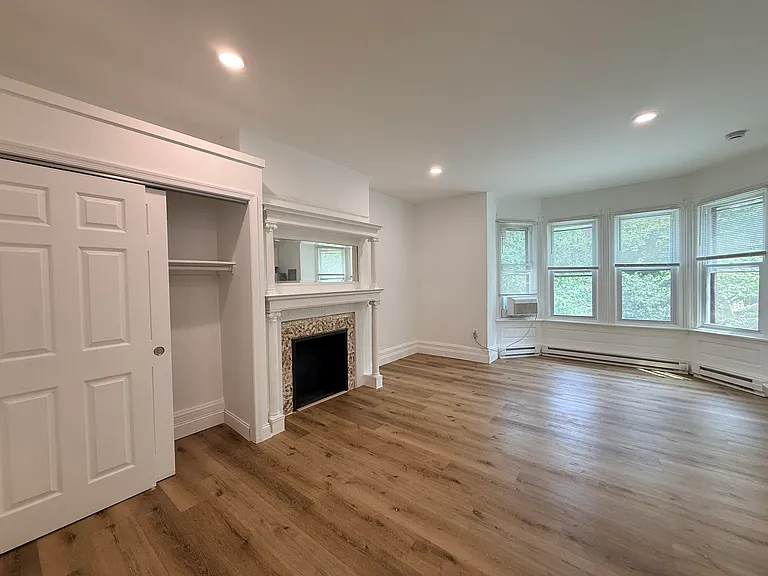 4517 Chester Ave #2F — Photo 2