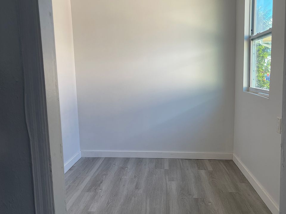 Bedroom, full size bed ok