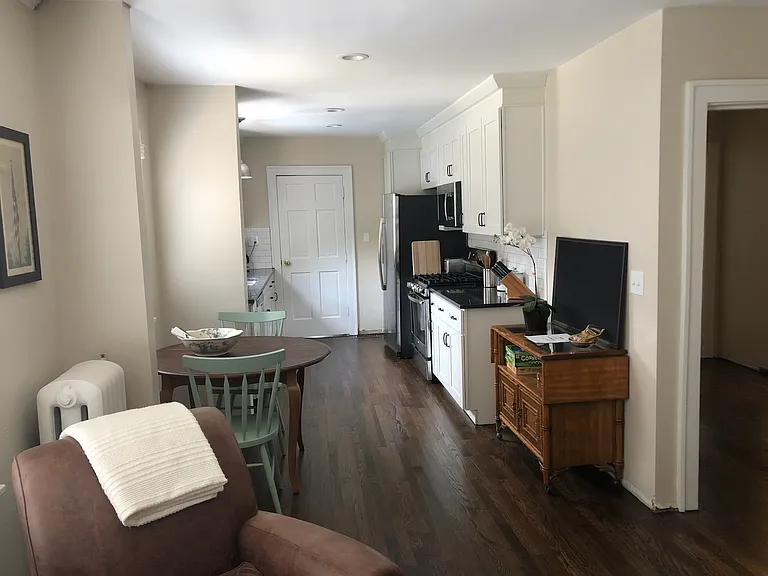 211 W 51st St #1 — Photo 9