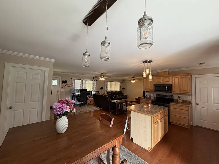 3710 Robinson St — Photo 12