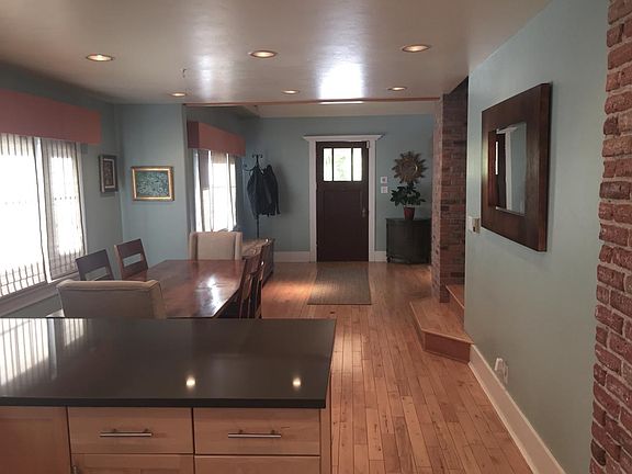 Open floor plan / dining area