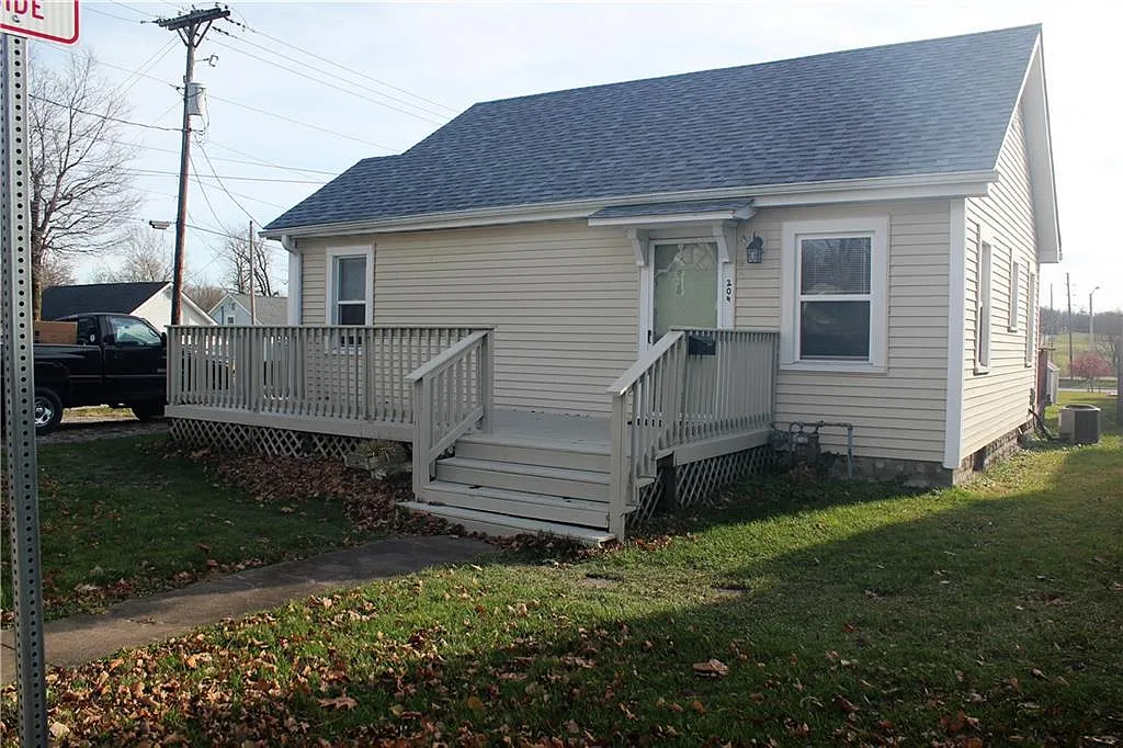 204 E Berry St photo 1
