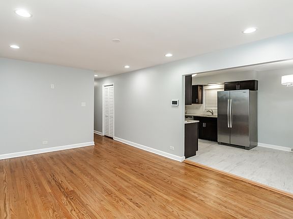 3rd image of 7715 Leclaire Ave