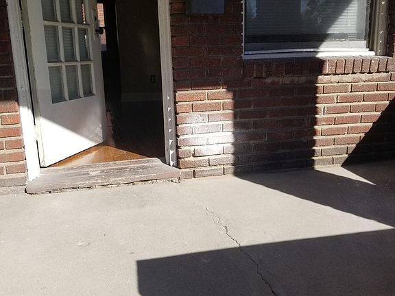 2nd image of 2415 Shelby St APT 11