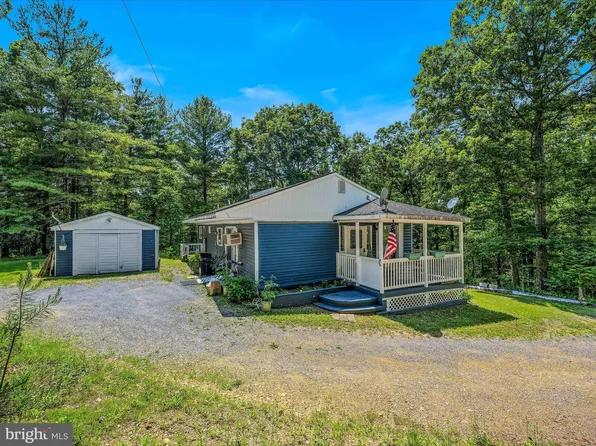 378 Oak Hill Rd, Berkeley Springs, WV 25411