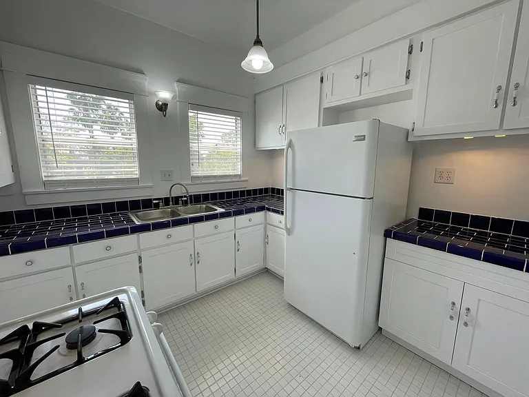 735 W 4th St — Photo 18