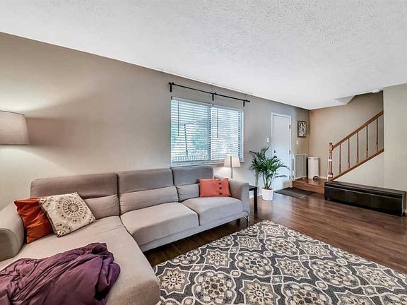 3rd image of 8433 Seabright Dr