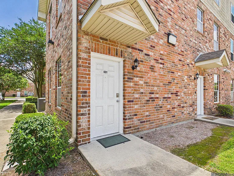 4441 Burbank Dr #601 — Photo 3