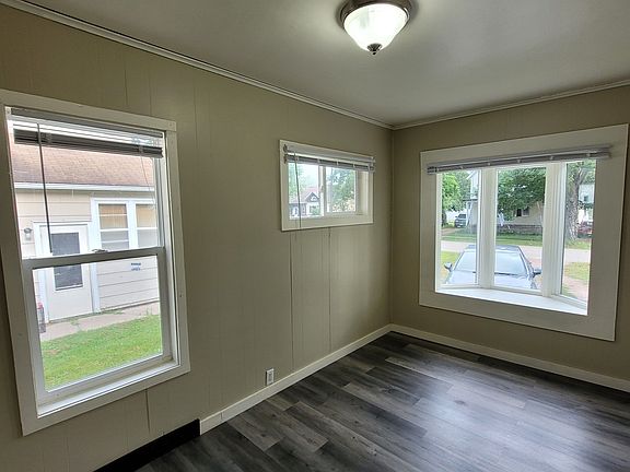 3rd image of 403 W Walker St