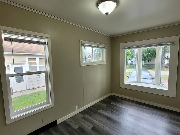 403 W Walker St — Photo 3