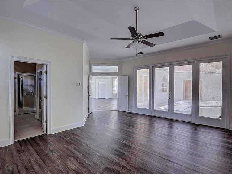 2208 Hampstead Ct — Photo 14