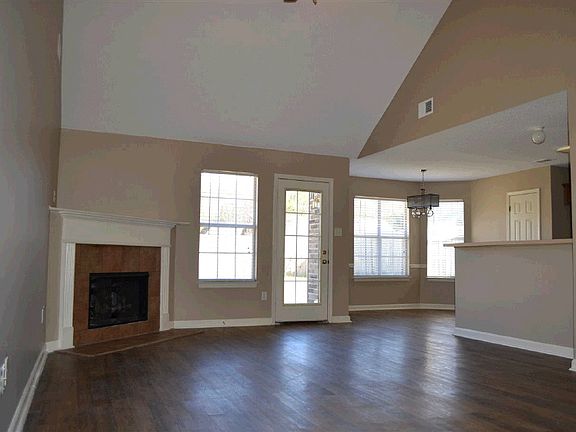 3rd image of 100 Greer Ln