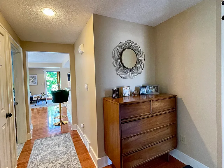 31 Mumford St #LOWER — Photo 11