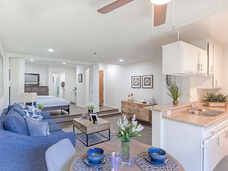 Westwood Executive House — Photo 33