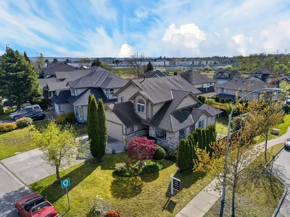 6791 178b St, Surrey, BC V3S 9E1