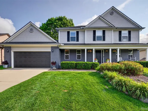 6167 Foxfire Cir, Clarkston, MI 48346