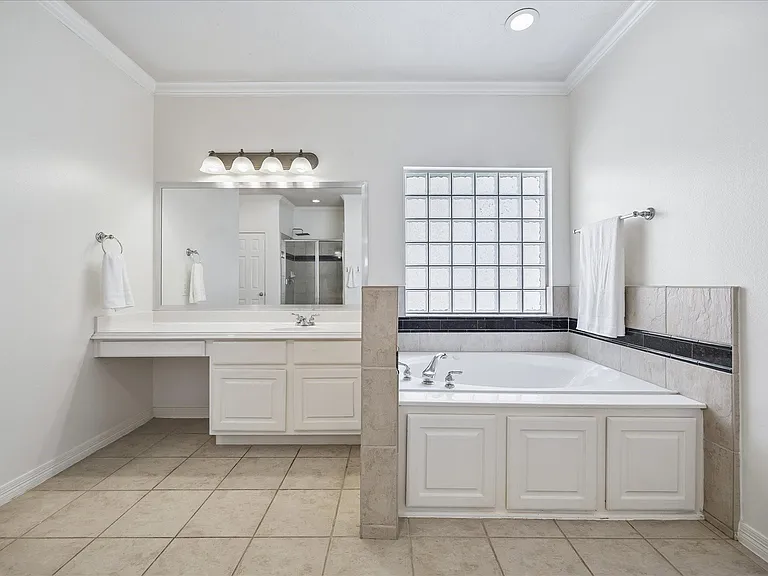 7608 Janak Dr — Photo 17